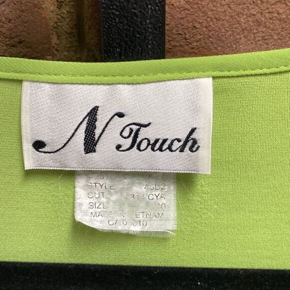 N Touch Green V Neck Blouse Size Large - Picture 3 of 5